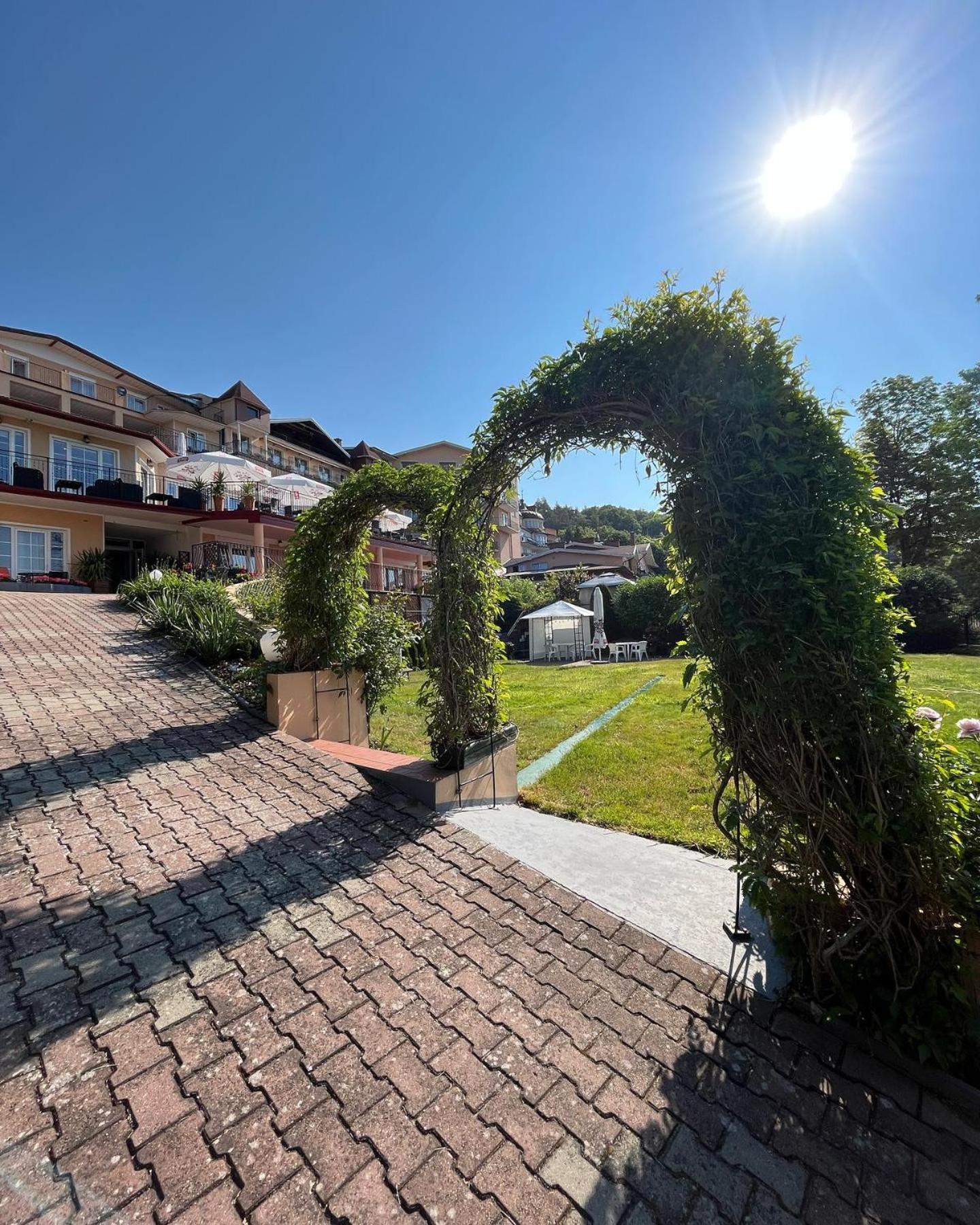 Eva Hotel Mrągowo Exterior photo